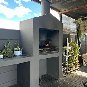 Cosy Family With Bbq Area And Stunning Patio Cape Town
